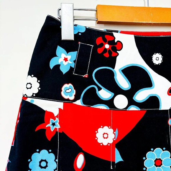 BANDOLERA Navy and red floral pleated  skirt - Picture 3 of 8